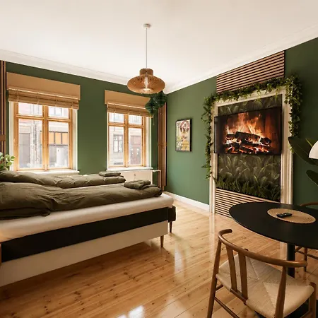 Greenbrook Homes - Jungle Bed & Breakfast